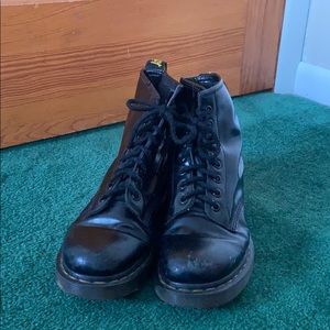 Dr. Martens 140 8 Eye Airwair Boots